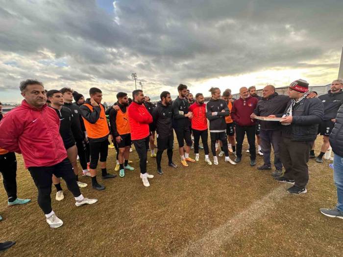 Alem Gençlikten Naz-naz’a Baklava Dopingi