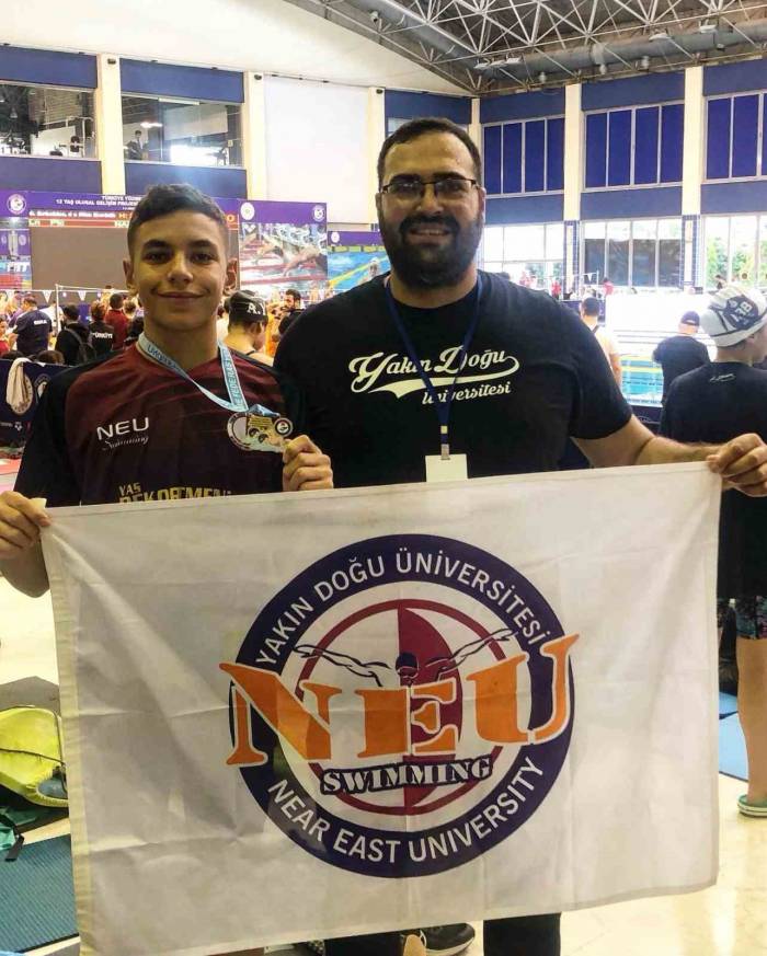 Genç Yüzücü Akman Tüzünkan Rekorlarla Kktc’ye Döndü