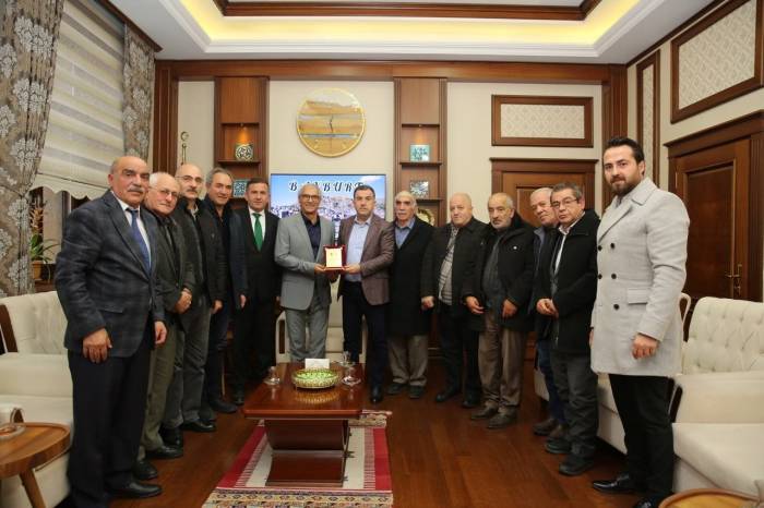 Ailesi Adına 2 Bin Fidan Diken Vatandaşa Teşekkür Plaketi Verildi