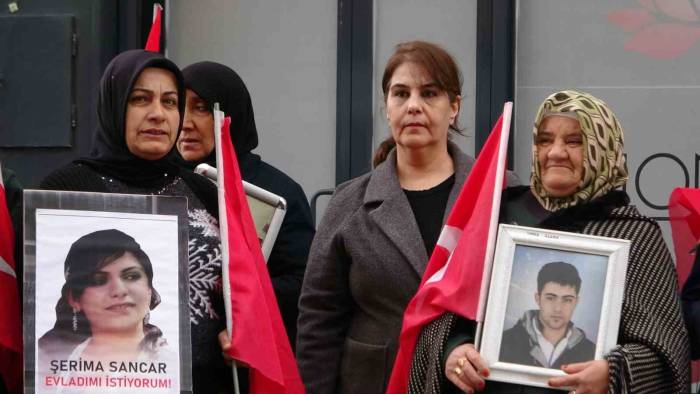 Van Annelerinin Evlat Nöbetine Bir Aile Daha Katıldı