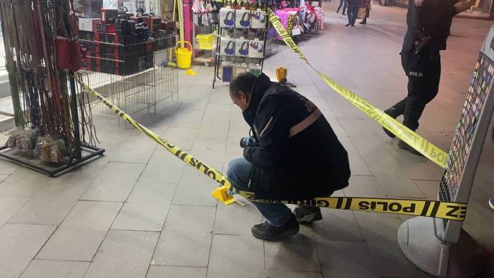 Husumetli Olduğu Şahsı Görünce Peş Peşe Tetiğe Bastı: 2 Yaralı