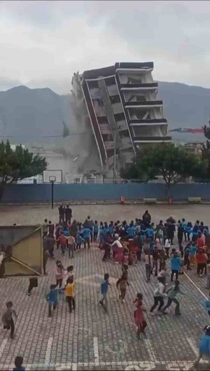 Öğrencilere Korkudan Çığlık Attıran Yıkımla İlgili İnceleme Başlatıldı