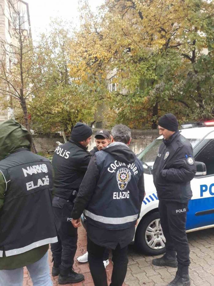 Elazığ Polisi Okul Önlerinde Kuş Uçurtmuyor
