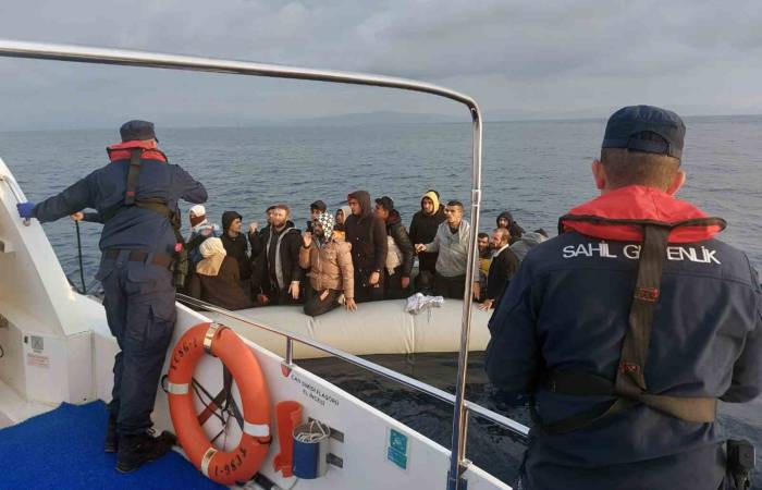 Kasım Ayında Bin 114 Düzensiz Göçmen Kurtarıldı, 889 Kişi Yakalandı
