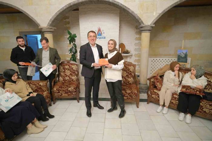 Başkan Savran Genç Gönüllüler İle Buluştu