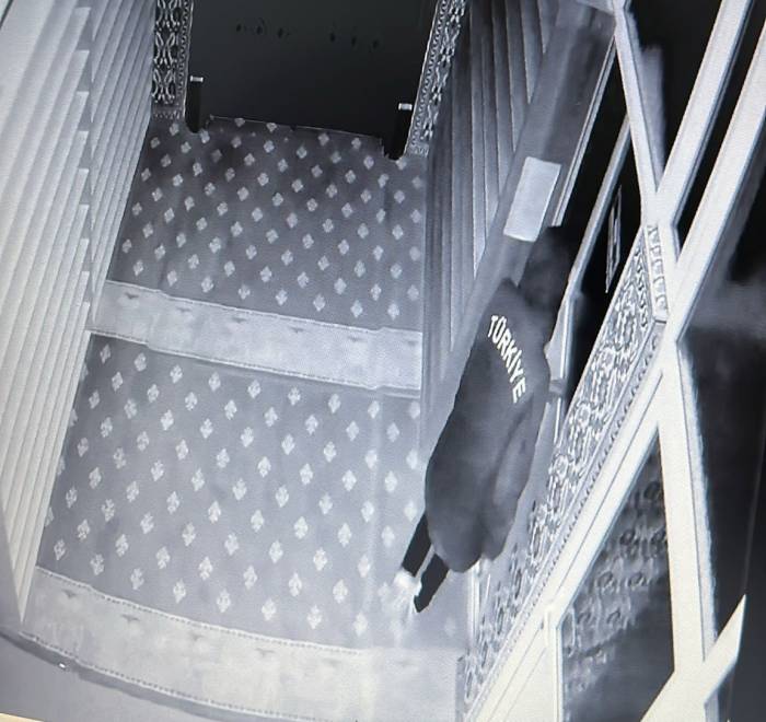 Camilerin Yardım Kutusunu Çalan Şüpheli Yakalandı