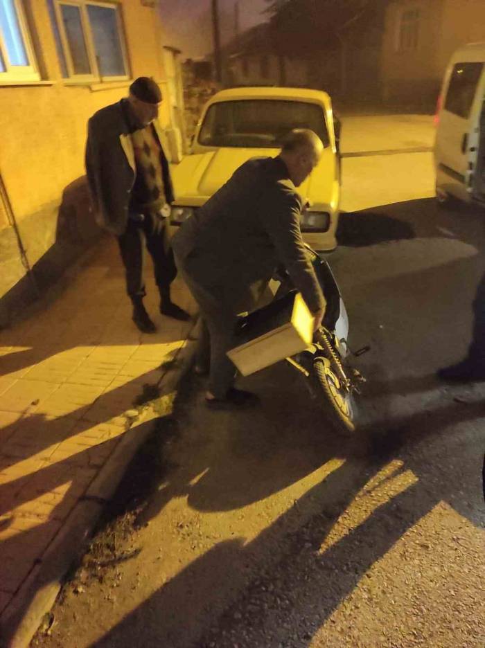 Yakalanacaklarını Anlayınca Çaldıkları Motosikleti Bırakıp Kaçtılar