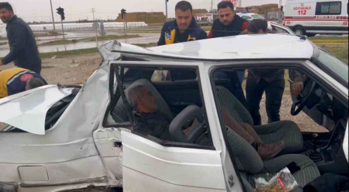 Takla Atıp Hurdaya Dönen Otomobilden Hafif Sıyrıklarla Kurtuldu