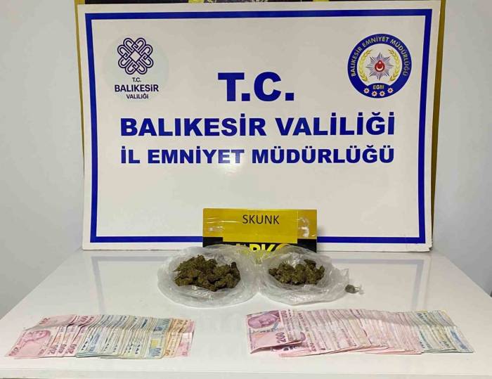 Uyuşturucu Maddeyi Otomobilin Havalandırmasına Sakladılar