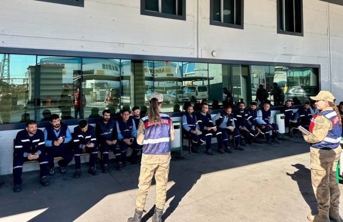 Diyarbakır’da Jandarmadan Kadına Şiddete Karşı Bilgilendirme Faaliyeti