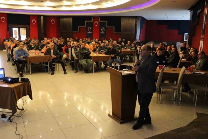 Nazilli Belediyesi Temizlik İşleri Personeline İş Sağlığı Ve Güvenliği Eğitimi Verildi