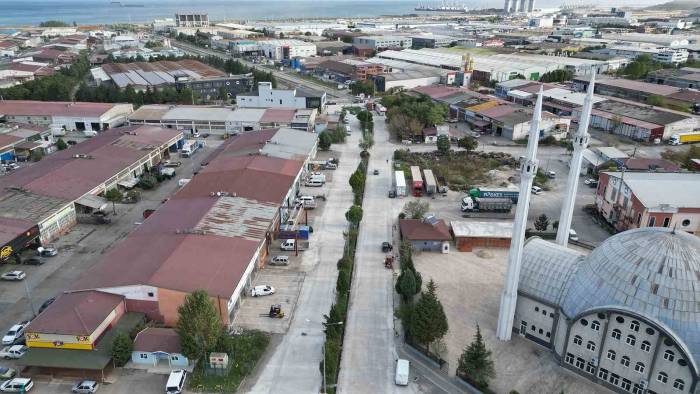 Sanayi Bölgelerine 4,5 Yılda 10 Bin Metre Beton Yol