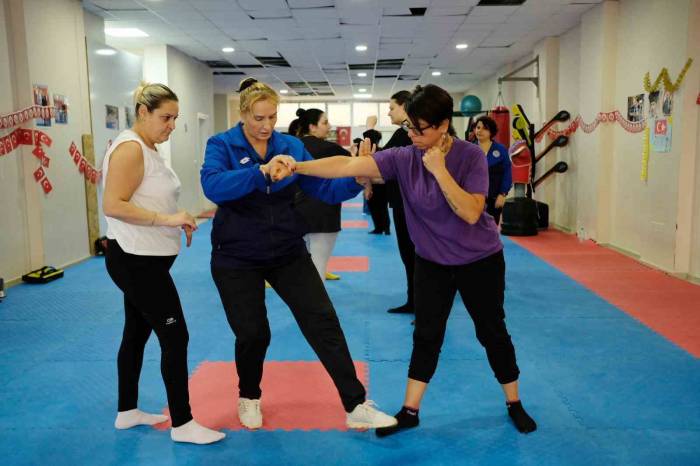 Seferihisarlı Kadınlara Savunma Sanatı Kursu
