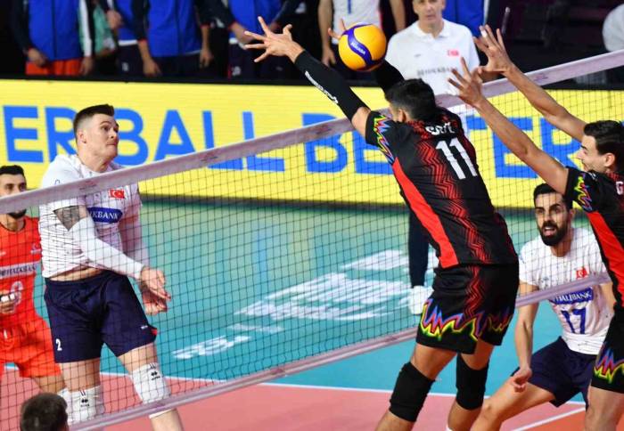 2023 Dünya Voleybol Kulüpler Şampiyonası: Sir Susa Vım Perugia: 3 - Halkbank: 0