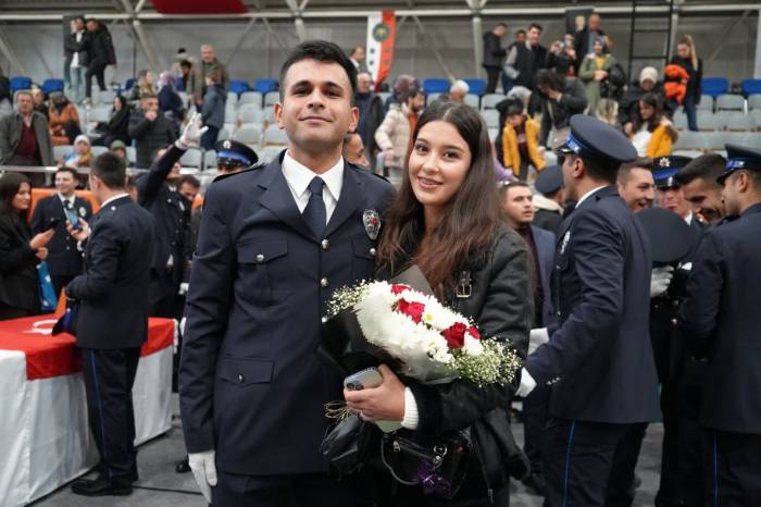 461 Polisin Mezun Olduğu Mezuniyette Evlilik Teklifleri Peş Peşe Geldi