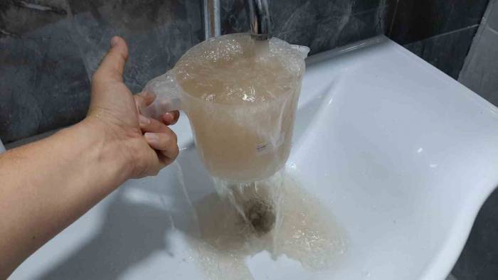 Adıyaman’da Musluklardan Çamurlu Su Aktı