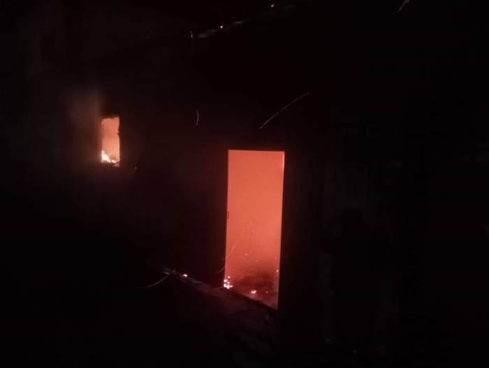 Köyde Çıkan Yangında Ev Kullanılamaz Hale Geldi
