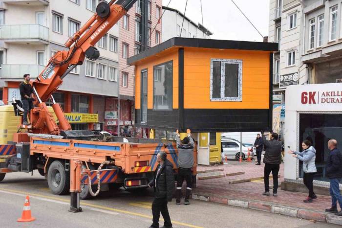 Taksi Durakları Yenilendi