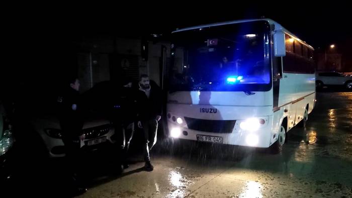 Bursa’da Bir Dairede Yaşayan 17 Kaçak Göçmen Yakalandı