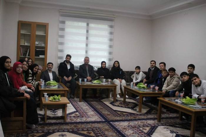 Gençler Ve Yaşlılar Arasında Gönül Köprüleri Kuruluyor