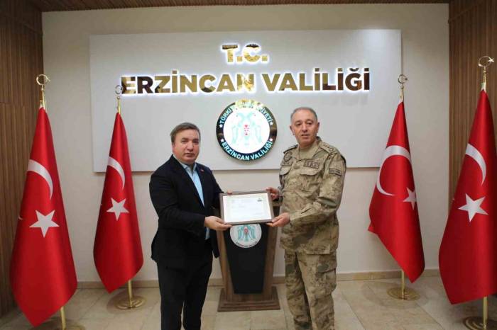 Teröristleri Etkisiz Hale Getiren Jandarma Komutanlarına ’başarı Belgesi’ Verildi