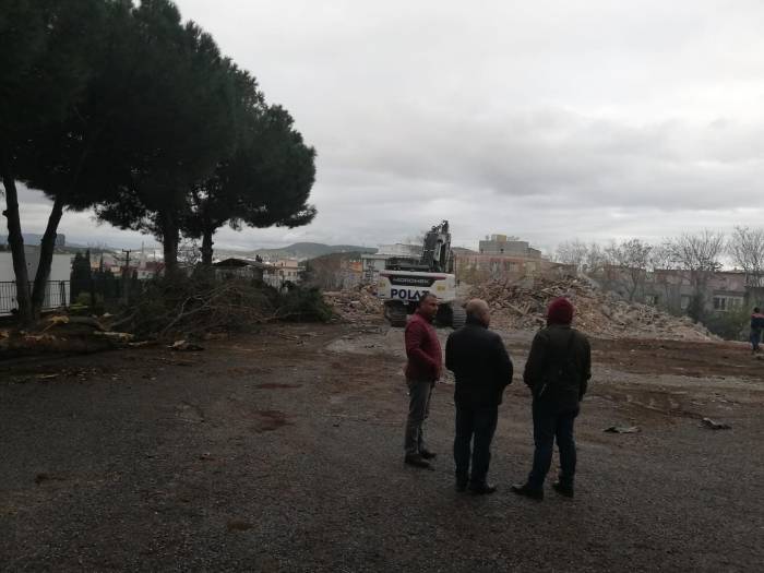 Aliağa’da 55 Yıllık Namık Kemal İlkokulu Yıkıldı