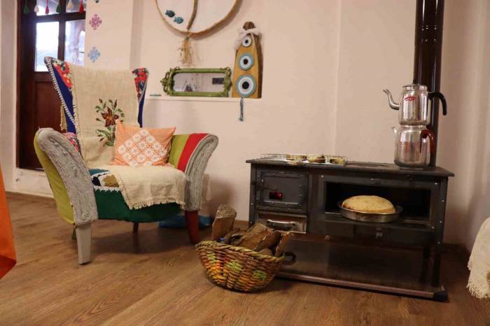 Çınar Kahvaltı Konağı Nostalji Kokan Dokusu Ve Odun Sobası İle Vazgeçilmez Mekanlardan Oldu