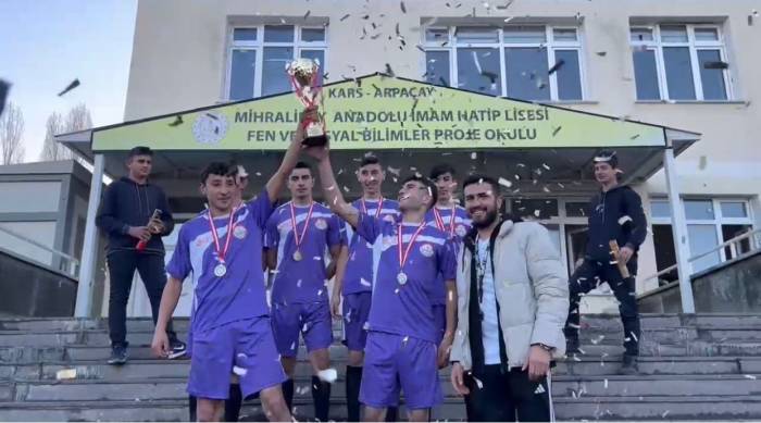 Kafkas Projesine Arpaçaylı Öğrencilerden Destek