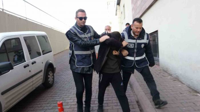 Kayseri’de 7 Aracın Lastiğini Patlatıp "Sanki Adam Öldürdük" Diyen Şüpheli Tutuklandı