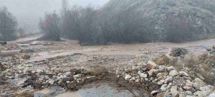 Doğanşehir’de Yağmur Suları Sel Getirdi