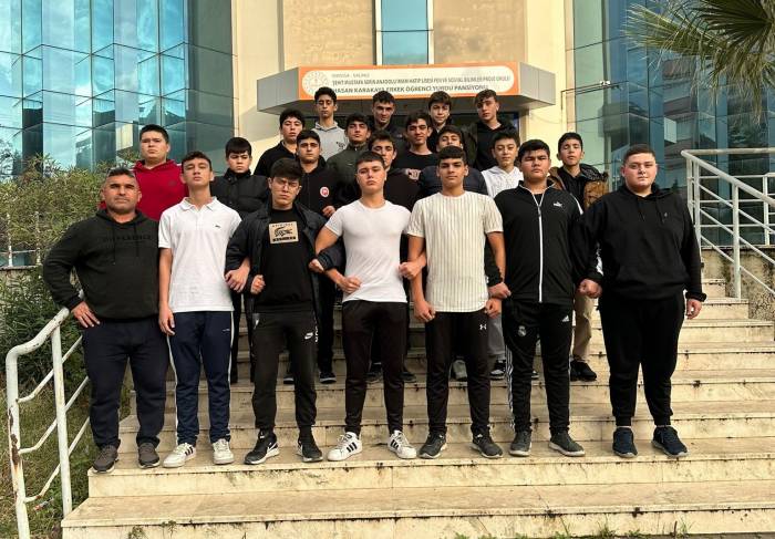 Salihli’de Milli Sporcu Öncülüğünde Güreş Takımı Kuruldu