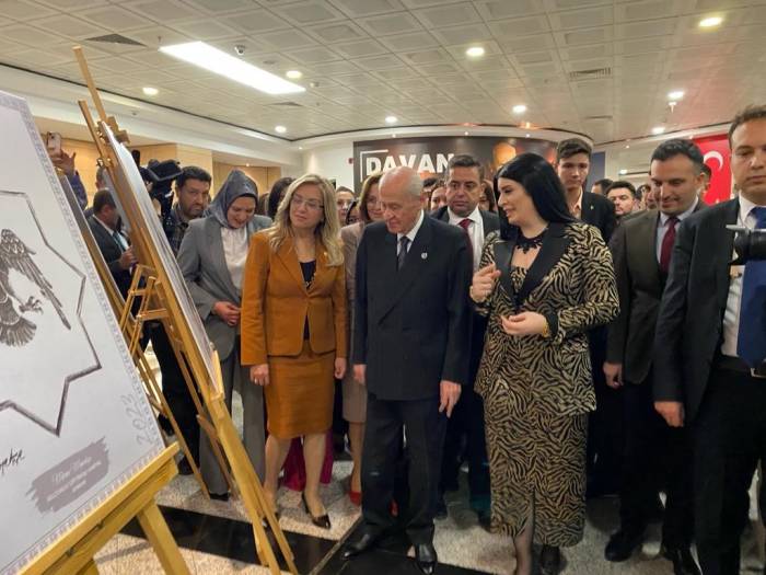 Mhp Lideri Bahçeli, “Yeni Yüzyılın Kara Kalem Sergisi”ne Katıldı