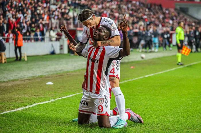 Trendyol Süper Lig: Samsunspor: 2 - Kasımpaşa: 0 (İlk Yarı)
