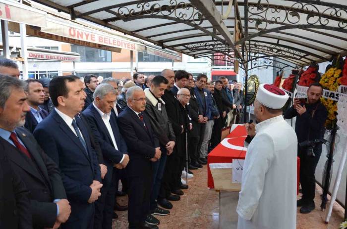 Eski Bakan Şükrü Yürür Son Yolculuğuna Uğurlandı