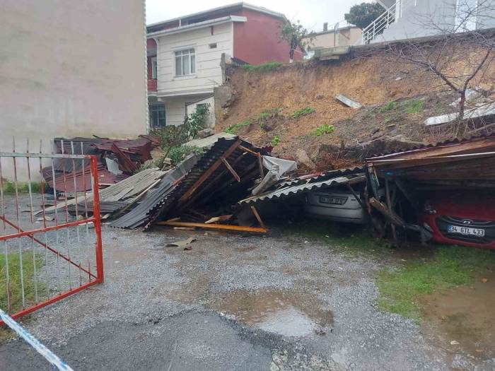 Sarıyer’de İstinat Duvarı Çöktü: 4 Araçta Hasar Oluştu, 1 Bina Boşaltıldı