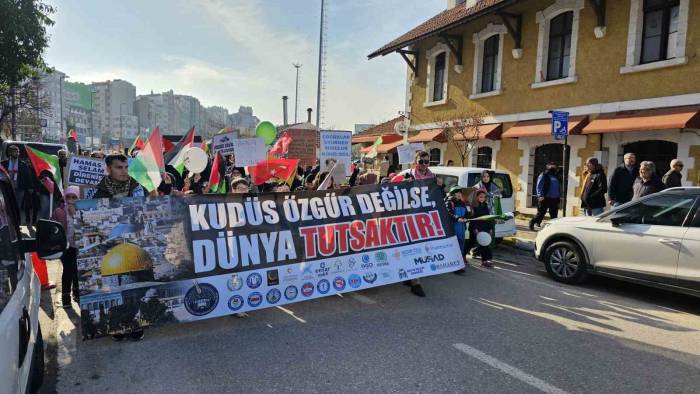 Bandırma’da Filistin’e Destek Yürüyüşü
