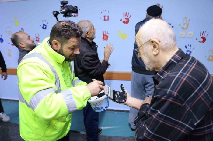 Huzurevi Sakinleri Duvarları Tuvale Dönüştürdü