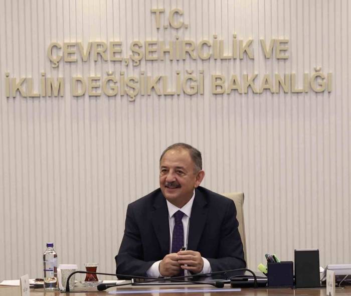 Bakan Özhaseki: "Deprem Bölgesinde Şehirlerimizi Birlikte İnşa Ediyoruz"