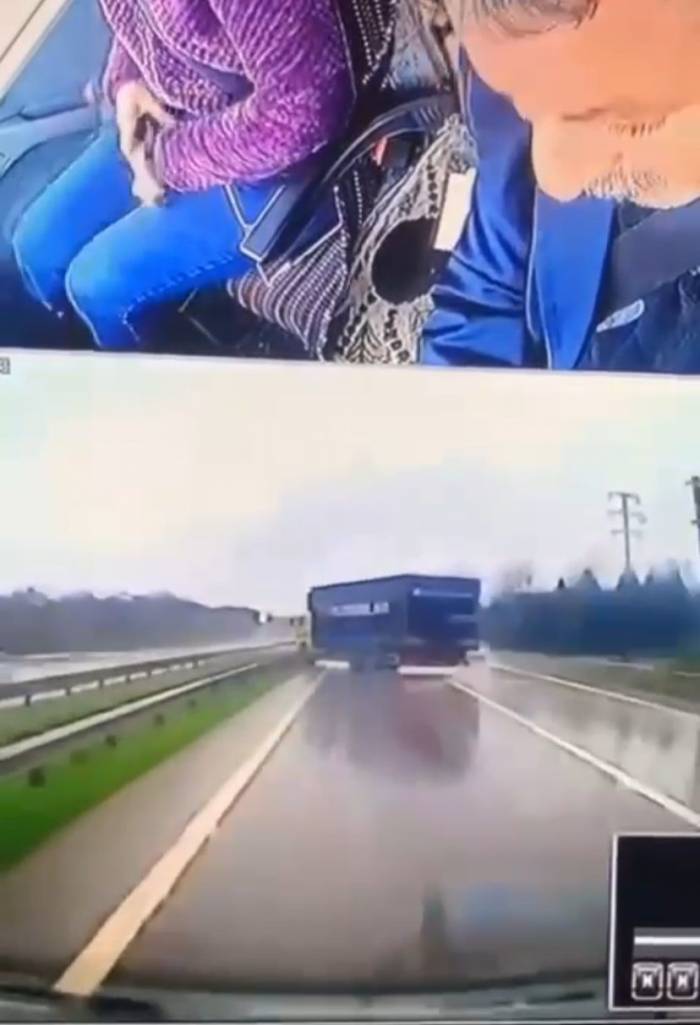 Yolcu Dolu Minibüsün Önüne Çıkan Kamyona Çarptığı Kazanın Görüntüleri Ortaya Çıktı