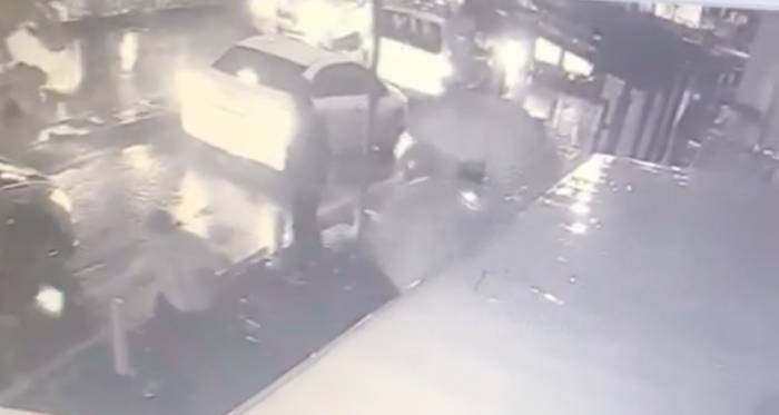 İstanbul’da Cadde Ortasında Husumetlilerine Kurşun Yağdıran Zanlı Yakalandı