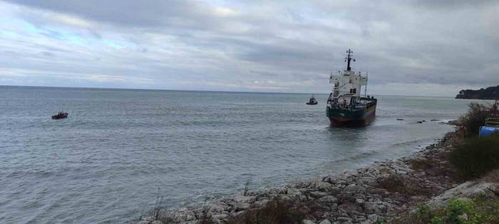 Kastamonu’da Karaya Oturan Geminin Çekilmesi İçin Çalışma Başlatıldı