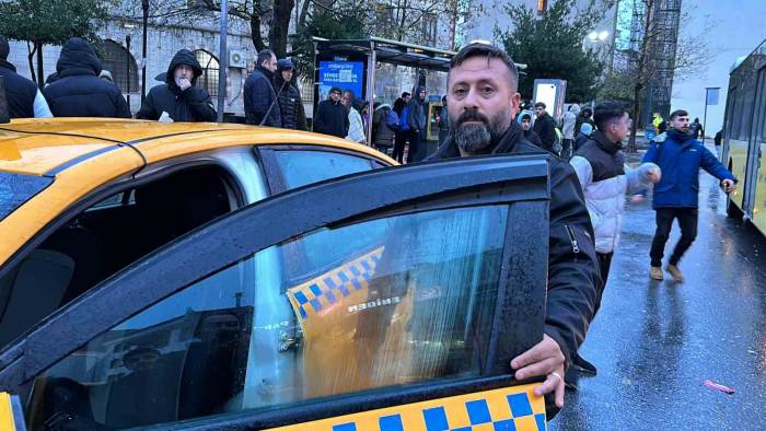Yağışlı Havada Aracına Aldığı Kişiler Gaspçı Çıktı: Taksici Gece Yarısı Dehşeti Yaşadı