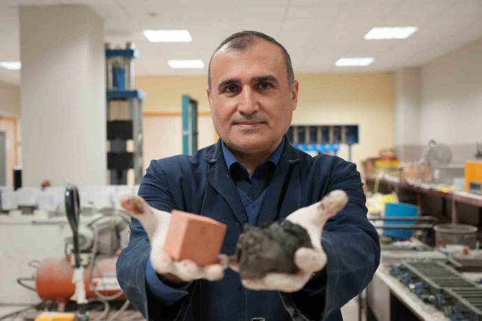 İzmit Körfezi’nin Çamuru Tuğla Ve Briket Oldu