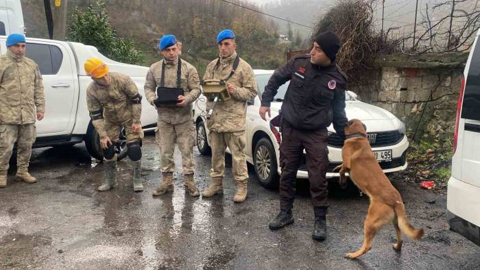 Zonguldak’ta Toprak Altında Kalan Anne Ve Oğlunu Arama Çalışmaları Günün İlk Işıklarıyla Yeniden Başladı