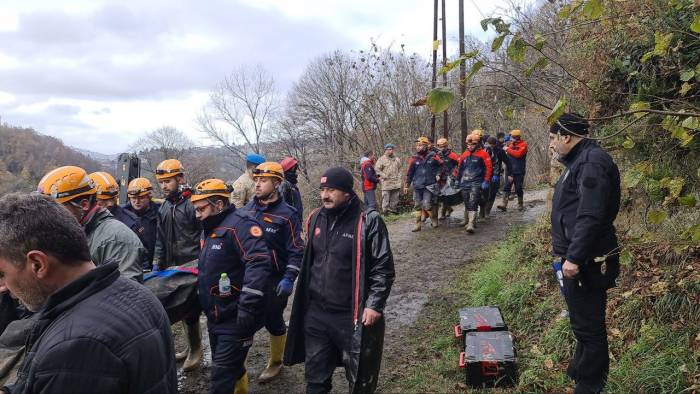 Göçük Altında Kalan Anne Ve Oğlunun Cenazeleri Çıkarıldı