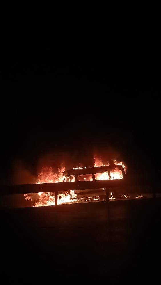 Servis Minibüsü Alev Alev Yandı