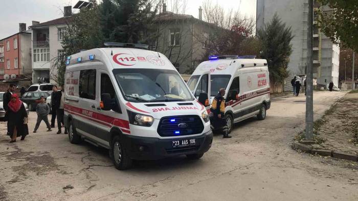 Minibüsün Çarptığı 2 Çocuk Yaralandı