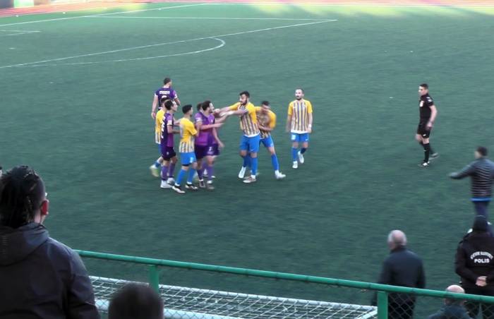 Amatör Ligde Uzatmalarda Atılan Beraberlik Golü, Yeşil Sahayı Karıştırdı