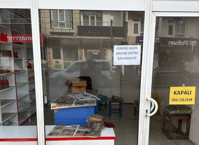 Esnaf, Gazze İçin İş Yerlerine Kilit Vurdu