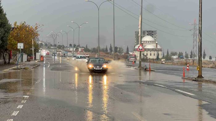 Kahramanmaraş’ta Sağanak Yağışı Etkili Oluyor